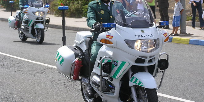 Absueltos dos agentes denunciados por una conductor de Guadalajara multado por ir en sentido contrario