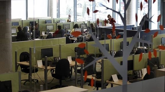 Orange ha contratado ya a 112 personas para las plataformas de Oviedo y Guadalajara