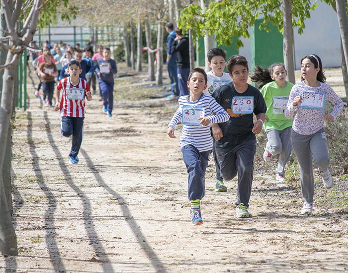 Las AMPAs de los tres centros públicos de Marchamalo celebran la primera School Race contra el bullying