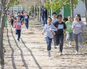 Las AMPAs de los tres centros públicos de Marchamalo celebran la primera School Race contra el bullying