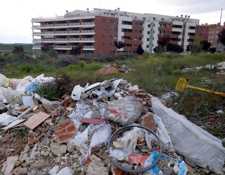 Ciudadanos pide que se limpien los solares de Guadalajara