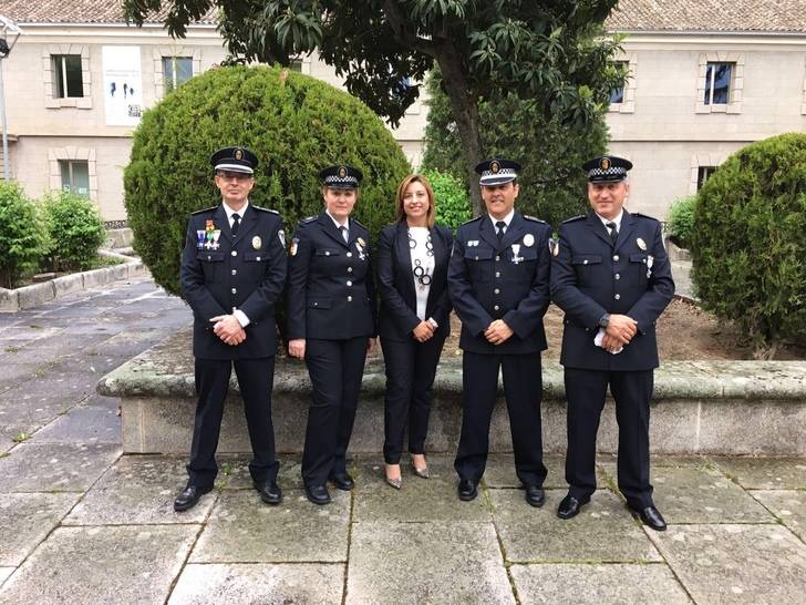 Cinco policías locales de Guadalajara recibieron este jueves en Toledo las Medallas a la Permanencia 