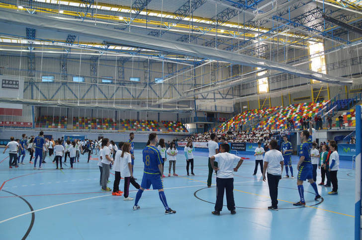 Más de medio millar de escolares participan en la 'Gira Movistar Megracraks' en Azuqueca