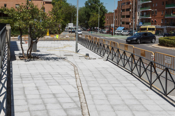 A punto de concluir las obras de ampliación de la acera en el cruce de Luis Ibarra Landete con Cardenal Mendoza