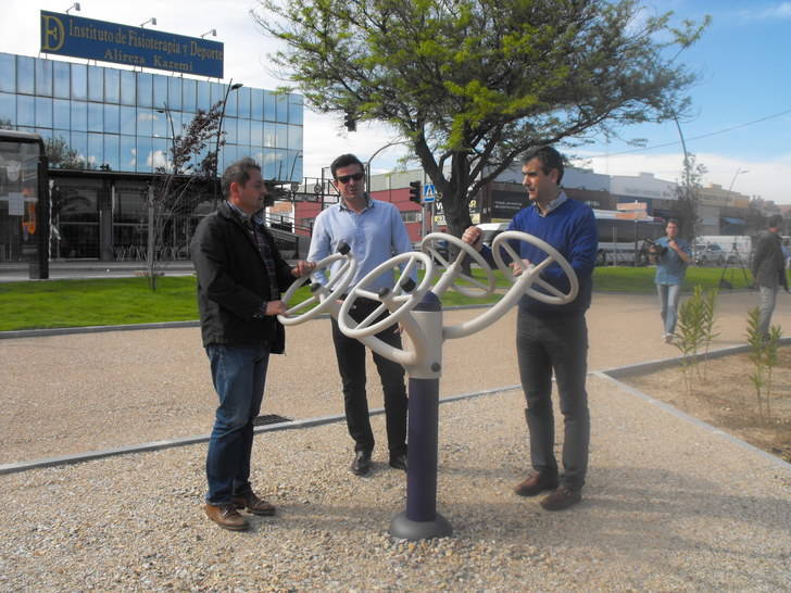 El Ayuntamiento de Guadalajara concluye el ajardinamiento del terreno anexo a la piscina cubierta Huerta de Lara