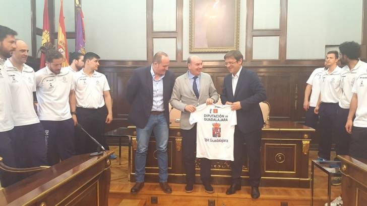 La Diputación renueva su compromiso con el Balonmano Guadalajara