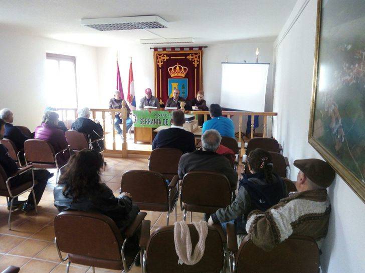 Condemios de Arriba celebra una ponencia sobre el marco regulador de la setas