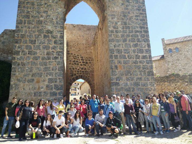 Sesenta alumnos de la Escuela de Adultos de Guadalajara visitaron Brihuega para conmemorar el Viaje a la Alcarria de Cela