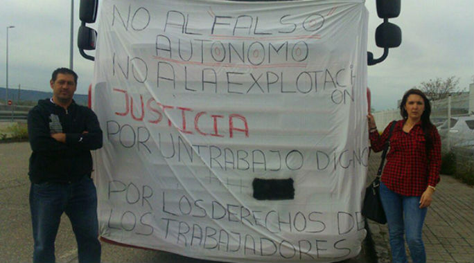 Un transportista de Villanueva de la Torre cumple dos semanas en huelga de hambre frente a la empresa para la que trabaja