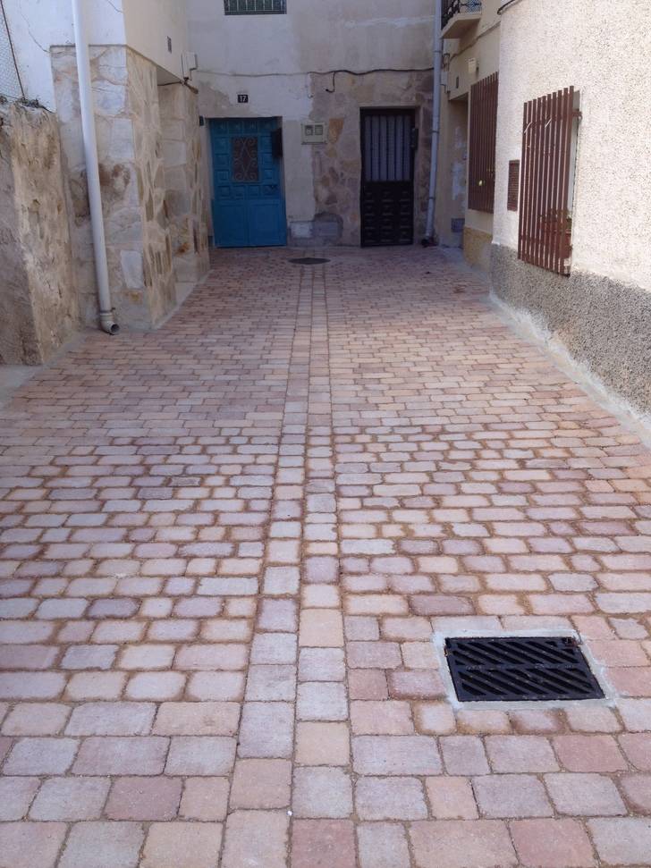 El Ayuntamiento de Almonacid inicia la renovación de redes en el casco antiguo