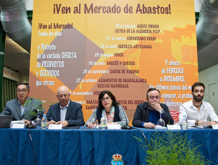 Numeroso público asiste a la tercera de las jornadas del programa municipal ¡Ven al Mercado de Abastos!