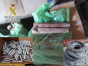La Guardia Civil neutraliza 20 kilos de explosivos localizados en una nave agrícola de Espinosa de Henares