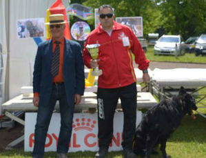 Simón García Consuegra del Club Kangu de Alovera se proclama campeón del mundo de la FMBB 2016 de Adiestramiento Canino