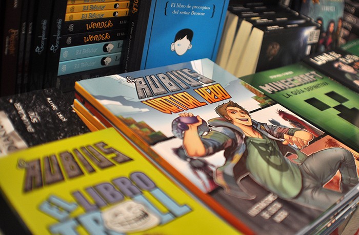 Los youtubers monopolizan la Feria del Libro
