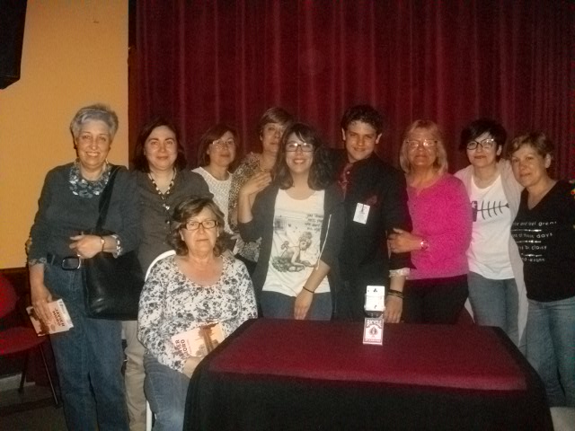 Magia y colores en la fiesta final de los clubes de lectura y talleres de informática de Alovera