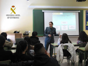 La Guardia Civil ha impartido 340 conferencias en centros de enseñanza de la provincia de Guadalajara durante el pasado curso escolar