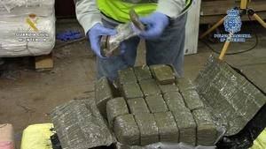 Diecisiete detenidos, uno de ellos en Guadalajara, con dos toneladas de hachís con destino a España y Francia