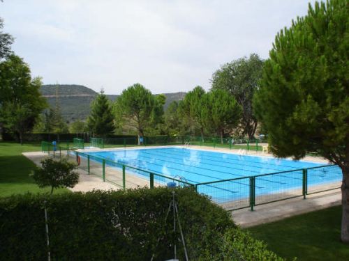 En observación un niño de 8 años tras ser reanimado después de caer a una piscina de Cabanillas