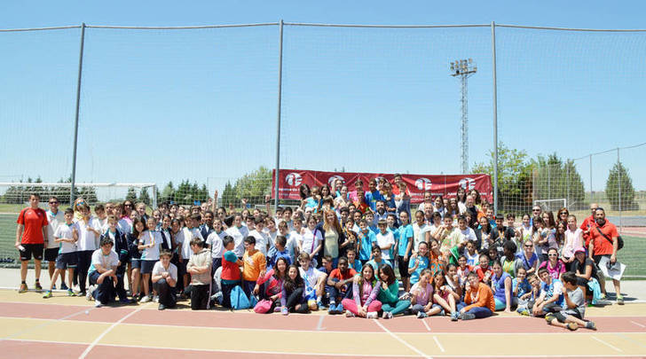 Foto de familia de los participantes (Álvaro Díaz Villamil / Ayuntamiento de Azuqueca)