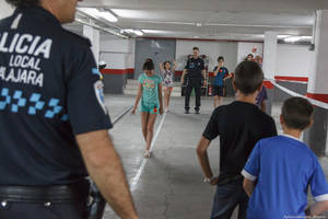 700 niños se acercan a la figura del Policía Local en su 25 aniversario