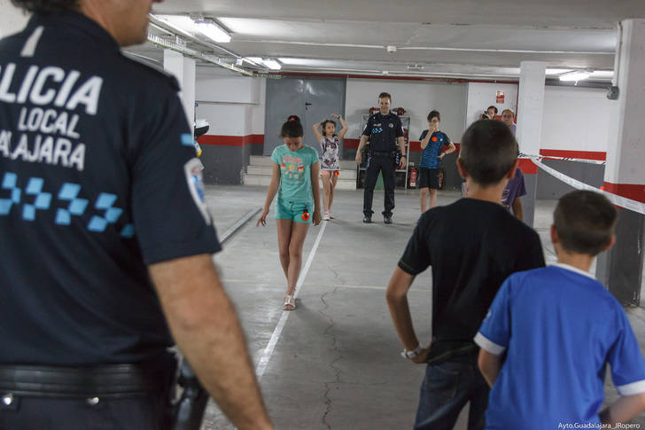 700 niños se acercan a la figura del Policía Local en su 25 aniversario