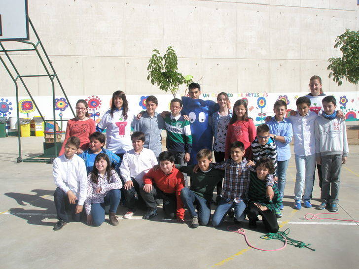 El equipo del Aula Hospitalaria del Hospital acerca a estudiantes de Primaria un proyecto sobre Vida Sana para Tod@s