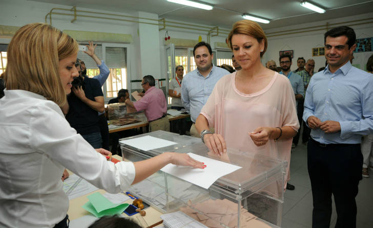 Cospedal llama a participar en la votación y recuerda la suerte que tenemos de vivir en democracia