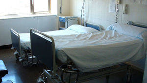 Jiménez: Es una vergüenza que Page haya anunciado, sin sonrojarse, el cierre de 510 camas en la región este verano