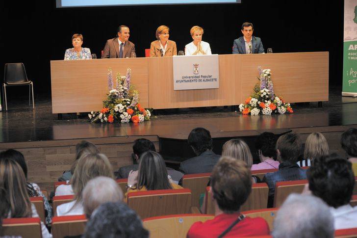 Cospedal indica que el PP hablará en esta campaña de futuro, empleo, bienestar y de garantizar la unidad de España