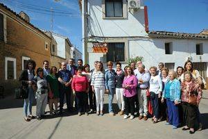 Cospedal destaca la buena noticia que supone que, por primera vez desde 2010, estemos por debajo de los cuatro millones de parados en España