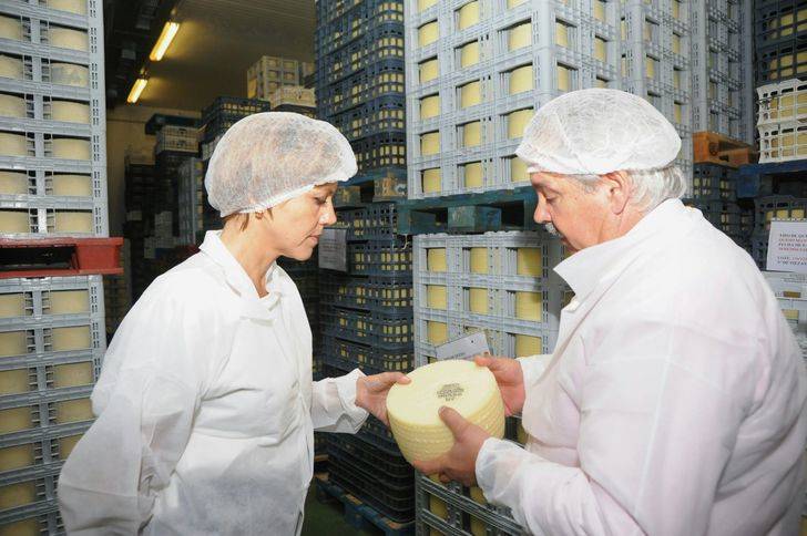 Cospedal resalta la importancia de nuestro sector primario, que es referente en creación de empleo y riqueza