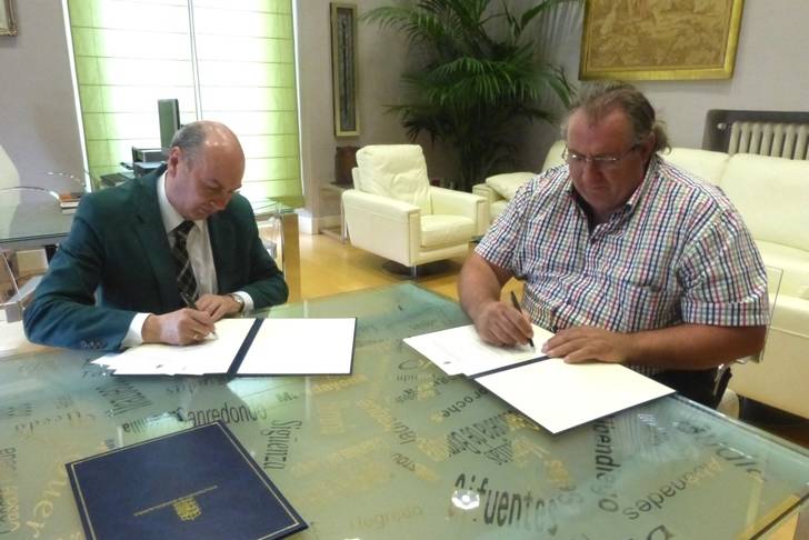 La Diputación firma un convenio de colaboración con la Escuela Taurina 