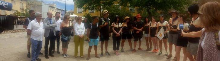 Fin de etapa en Pastrana con visita turística y actuación de la Asociación Damas y Caballeros