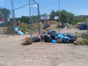 El Grupo Popular de Galápagos denuncia que los puntos de recogida de residuos se han convertido en estercoleros