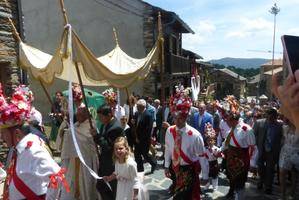 Latre anima a seguir manteniendo tradiciones como la Octava del Corpus de Valverde de los Arroyos