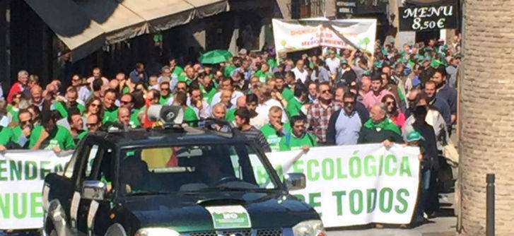 Mil quinientos agricultores ecológicos se manifiestan contra Page en Toledo