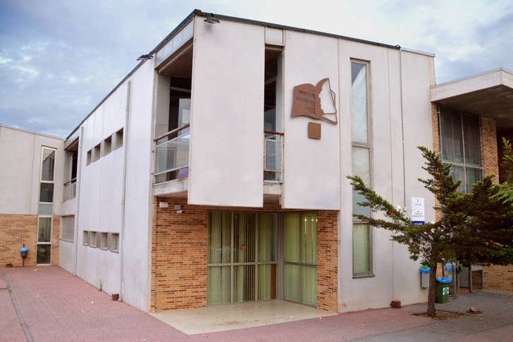 Fachada del instituto Profesor Domínguez Ortiz. Fotografía:Álvaro Díaz Villamil / Ayuntamiento de Azuqueca