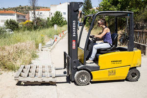 Más de treinta personas participan en los cursos de formación de carretilleros y grúa hidráulica de Trillo