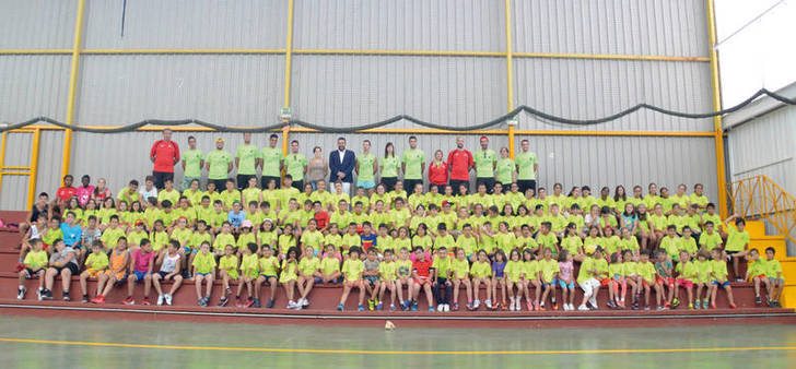 Continúa el 'Azuverano' con el campus Multideporte, fútbol, gimnasia rítmica, pádel y tenis