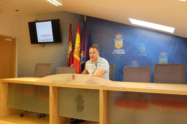 El Ayuntamiento de Guadalajara inicia los trabajos de mejora de 26 paradas de autobuses