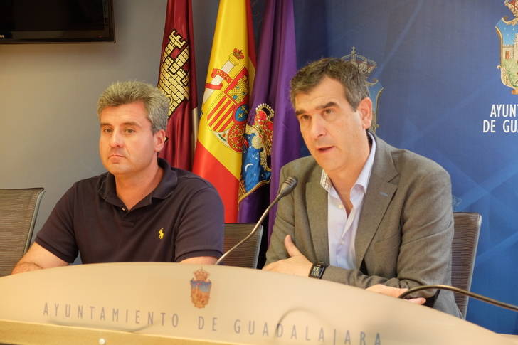 Román presenta la amplia e importante oferta de empleo público para el Ayuntamiento de Guadalajara