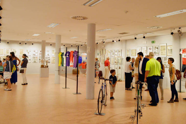 La exposición en homenaje a José Luis Viejo se puede visitar hasta el día 22 en la Casa de la Cultura de Azuqueca