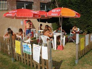 La lectura más refrescante en las piscinas de Alovera