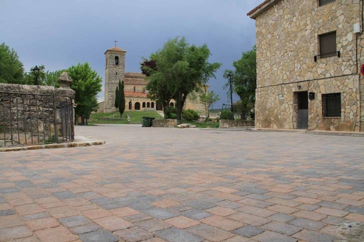 El Ayuntamiento de Tamajon mejora la calle de Enmedio