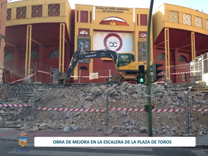 Avanza a buen ritmo la renovación de la escalera de acceso a la Plaza de Toros de Guadalajara