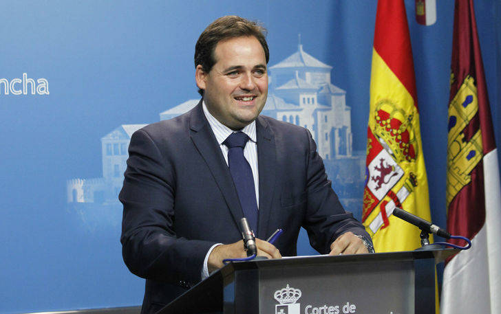 Núñez exige a Page que, de manera urgente, contrate en una semana a 500 profesionales para paliar el caos sanitario