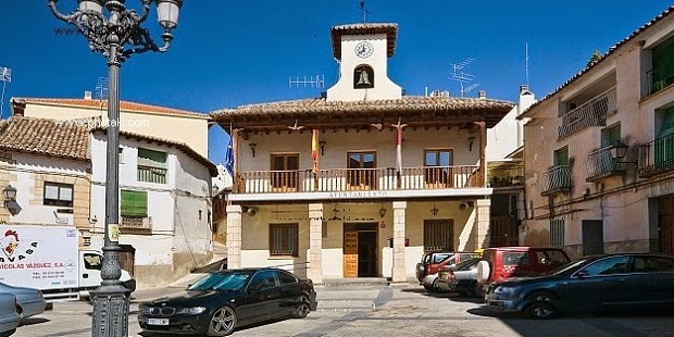 El Ayuntamiento de Trillo reacciona ante los registros a su sede y promete colaboración