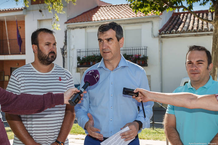 Román presenta en Usanos el proyecto de renovación de la red de abastecimiento de agua en la pedanía