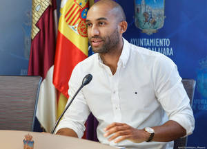 Armengol Engonga presenta la programación musical de las Ferias y Fiestas 2016