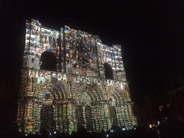 Decenas de miles de personas disfrutan del asombroso espectáculo de luz y sonido con la Catedral de Cuenca como lienzo